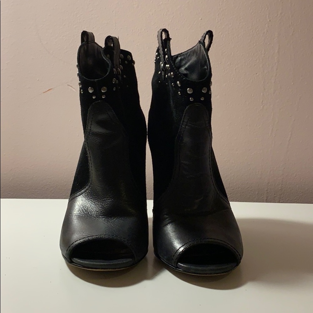 Reba shoes. Worn before.. Great condition size 8US